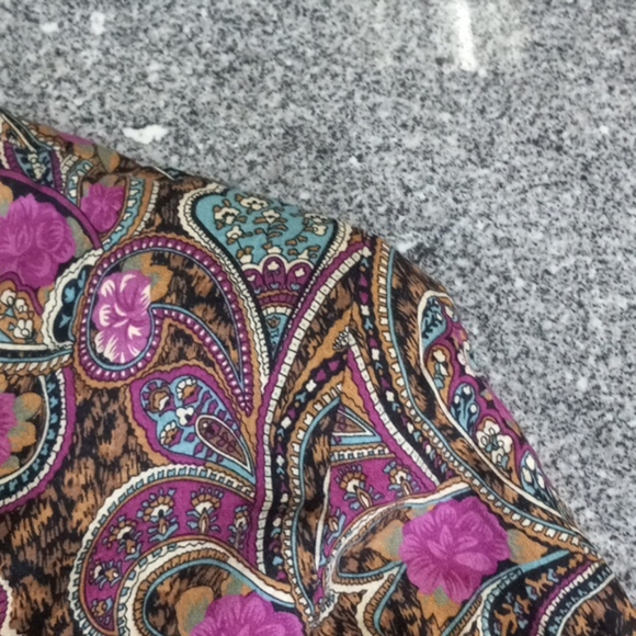 Vintage paisley blouse with shoulder pads - Picture 4 of 7